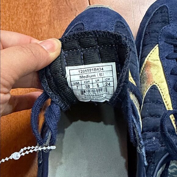 Brooks Vanguard sneakers in navy blue suede with gold accents size 7 - Picture 8 of 8